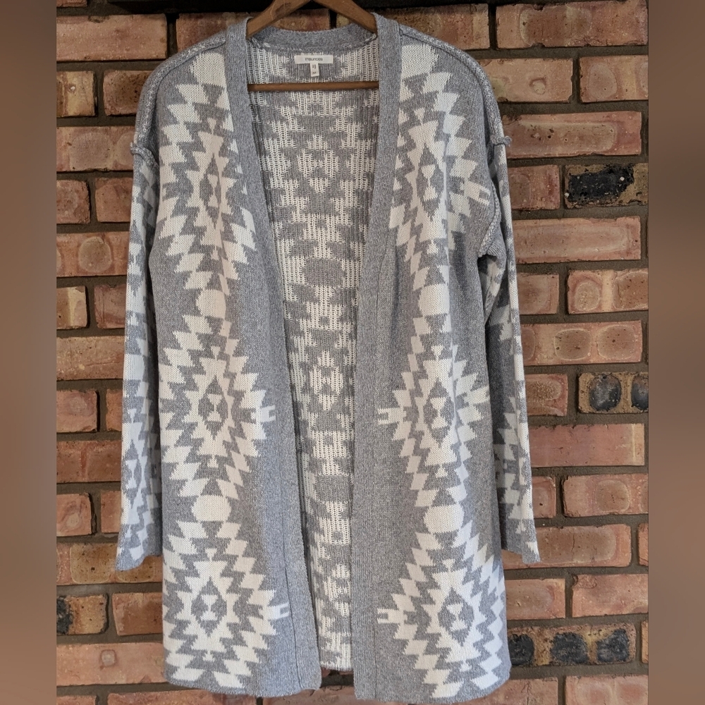 Maurices Open-Front Aztec Cardigan Sweater - Light Gray & White